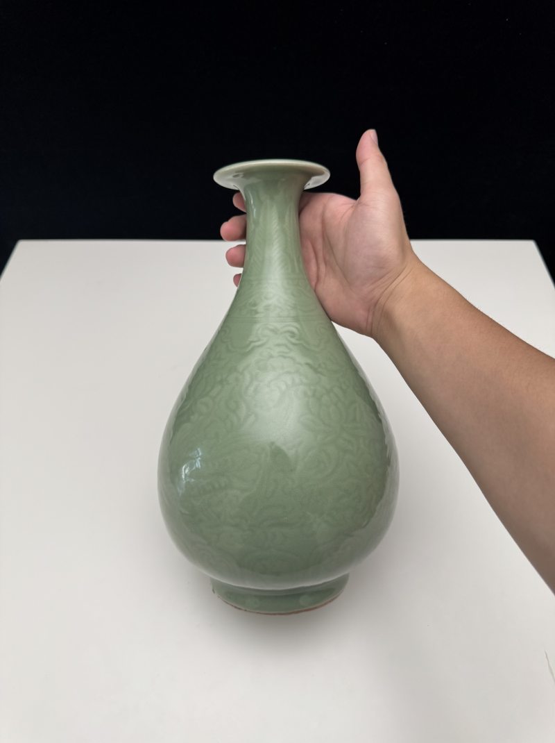 明15世纪初 龙泉青釉划花莲纹玉壶春瓶 - 图5