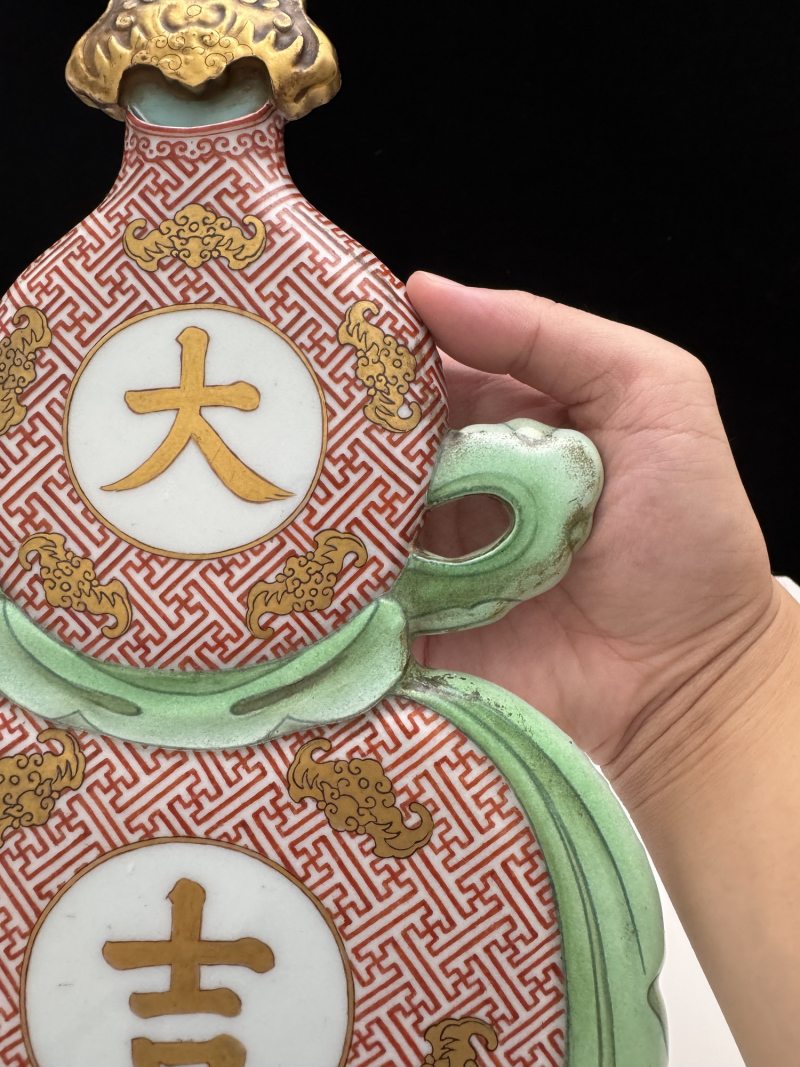 清乾隆 粉彩珊瑚红地描金“大吉”葫芦挂瓶瓷板 - 图5