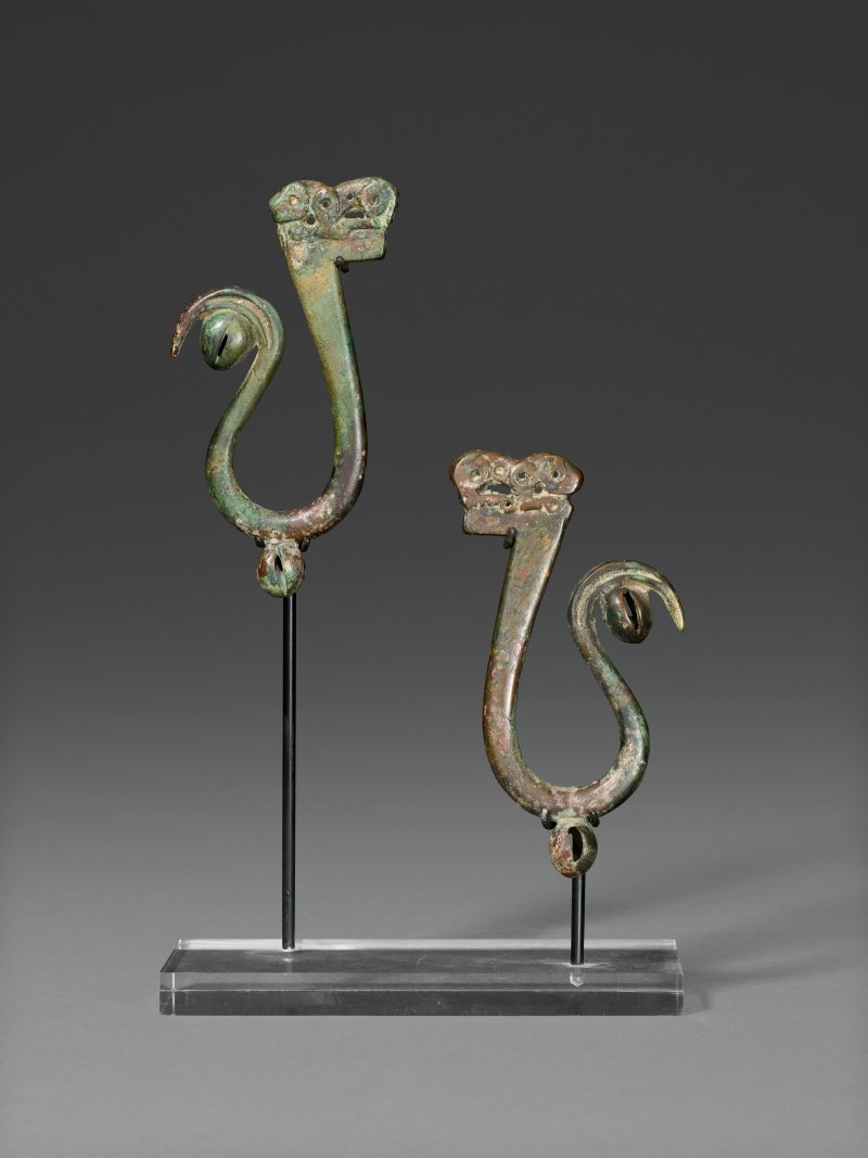 中國東北地區 公元前六至五世紀 青銅馬鈴一對  NORTHEASTERN CHINA, 6TH-5TH CENTURY BC