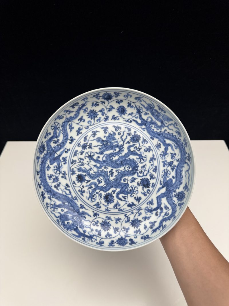 明正德 青花穿花龙纹盘 - 图4