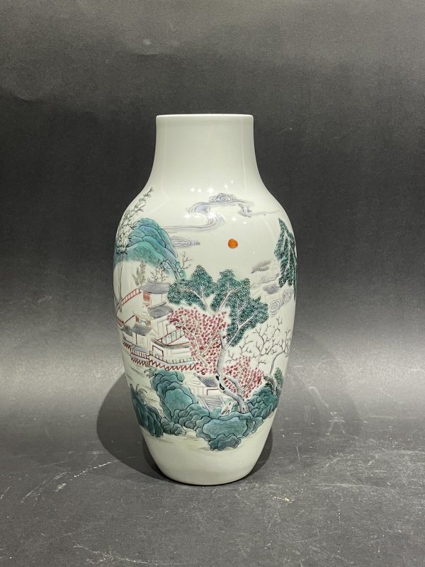 粉彩山水纹瓶 - 图2