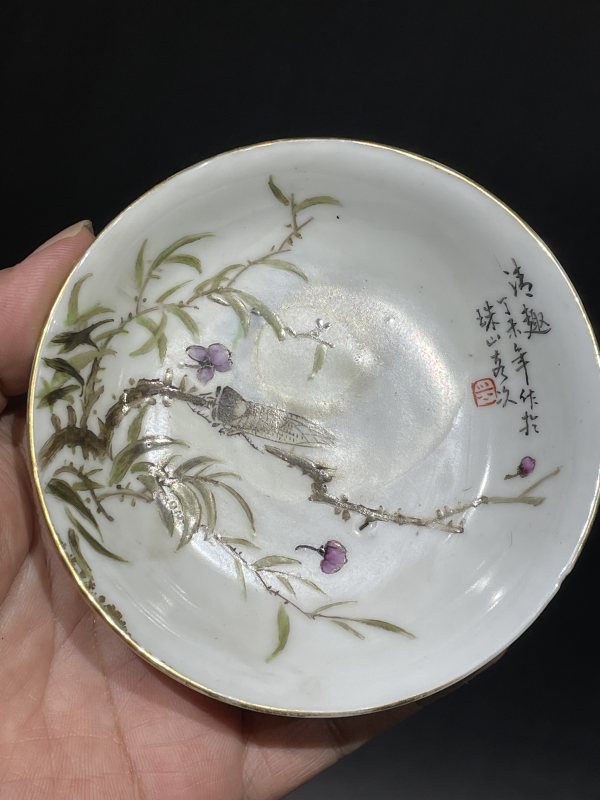 粉彩粉彩花虫诗文盘一对 - 图3