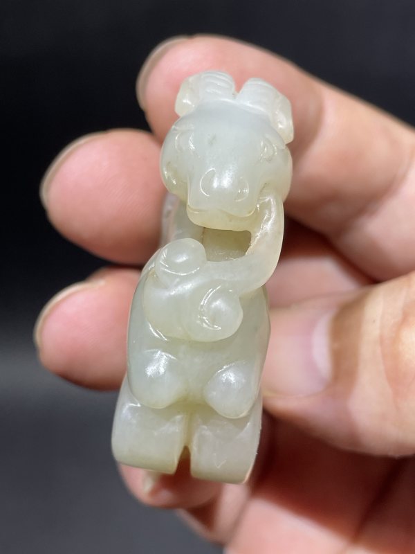 玉瑞兽手把件 - 图7