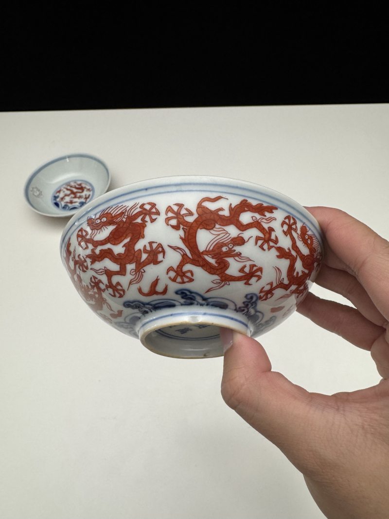 明万历 青花矾红彩海水云龙纹浅碗一对 - 图6
