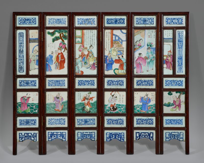中國 十九/二十世紀 花梨嵌青花及粉彩人物圖瓷板瓷板六折屏風  CHINA, 19TH-20TH CENTURY - 图1