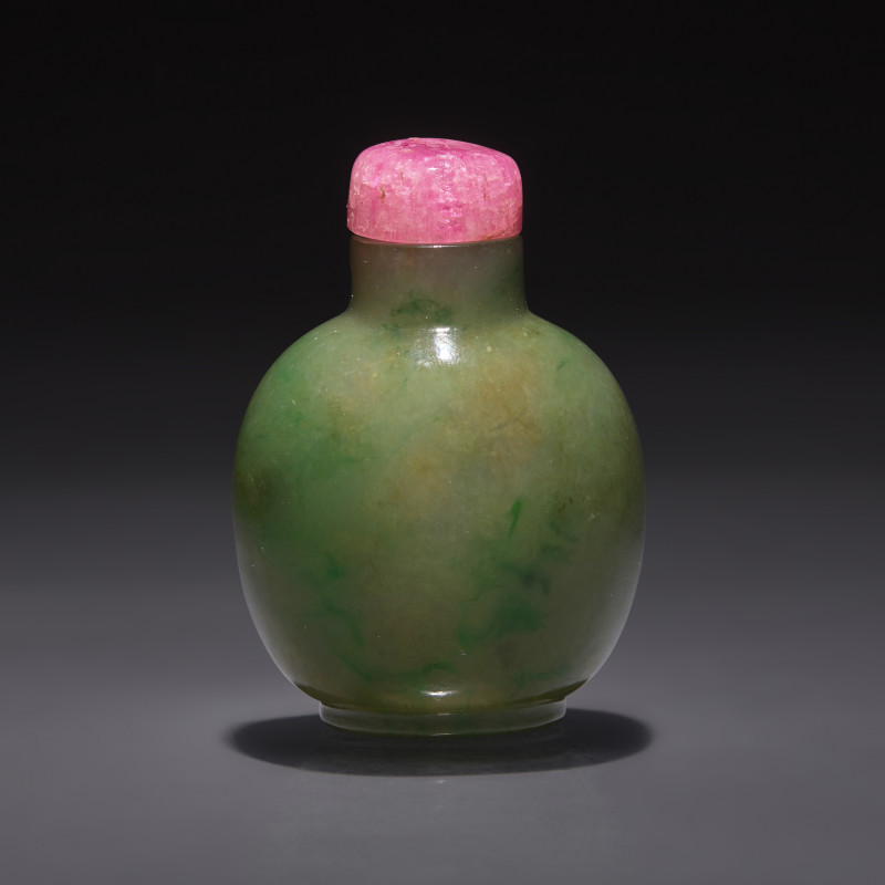 清晚期 翡翠鼻煙壺 | A Chinese Jadeite Snuff Bottle, Qing Dynasty, 19th/20th century - 图2