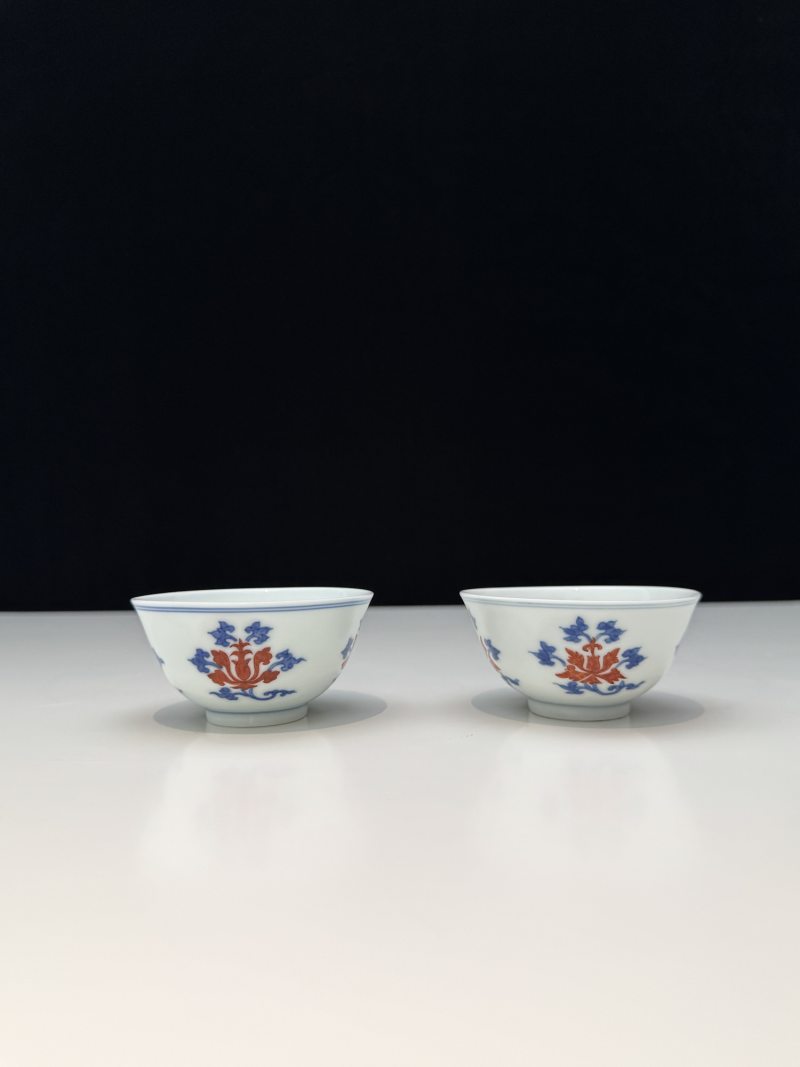 清雍正 青花矾红彩番莲纹盌 （一对） - 图3