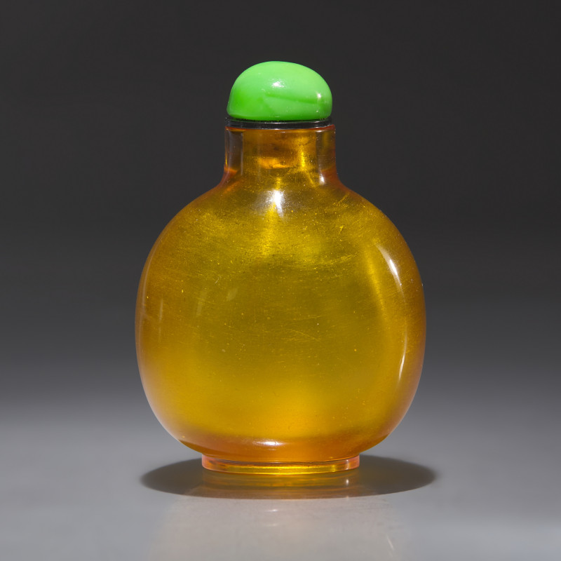 清中期 黃料素面鼻煙壺 | A Chinese Yellow Glass Snuff Bottle, Qing Dynasty, Early 19th Century - 图2
