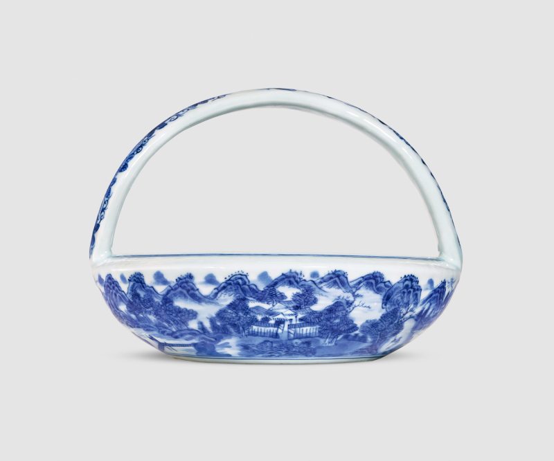 清嘉庆 青花「山水人物」图提梁洗