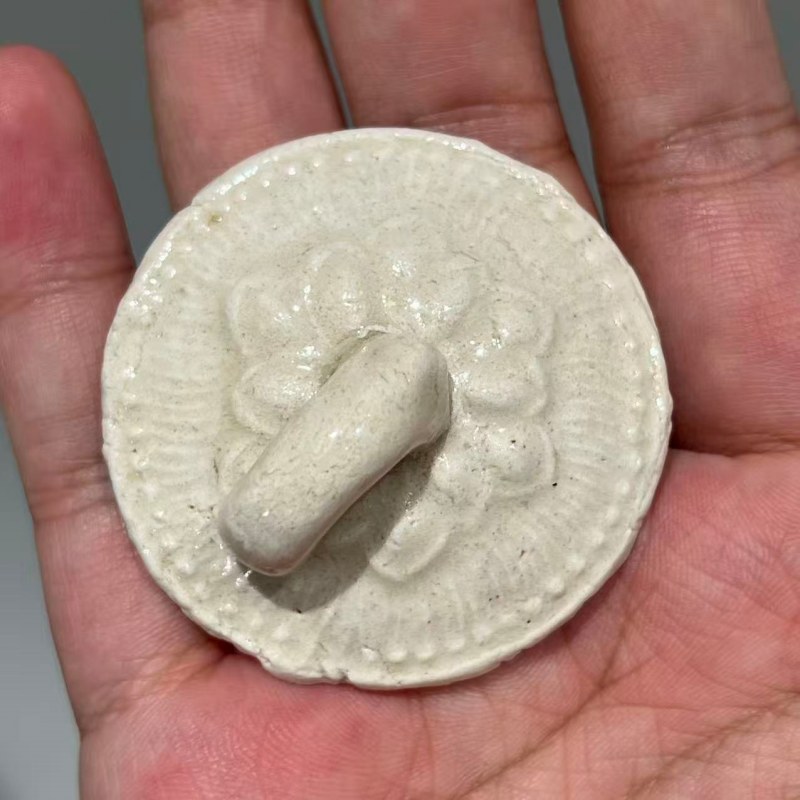 明代 白釉印花执壶 - 图4