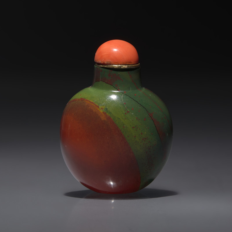 1750–1860年 羊肝瑪瑙小鼻煙壺 | A Small Chinese Russet and Green Jasper Snuff Bottle, Qing Dynasty, Circa 1750-1860 - 图1