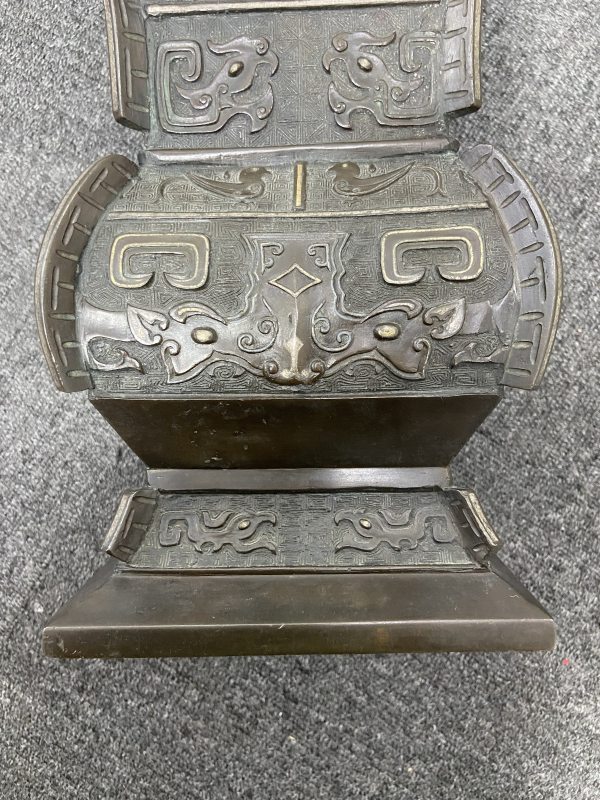 清 错金银兽面纹出戟方尊一对 - 图31