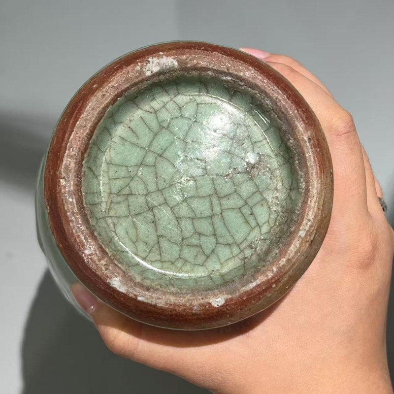 明代 龙泉窑青釉浮雕折枝花卉纹筒瓶 - 图9