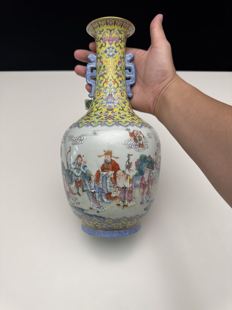 清嘉庆 黄地洋彩福寿连连群仙祝寿图螭耳瓶 - 图6