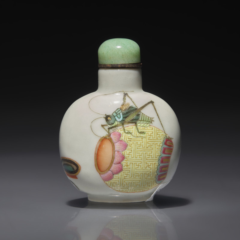 1821-1850年 粉彩蟈蟈圖鼻煙壺 | A Chinese Famille Rose Enameled "Crickets" Snuff Bottle, Qing Dynasty, Daoguang Period, Circa 1821-1850