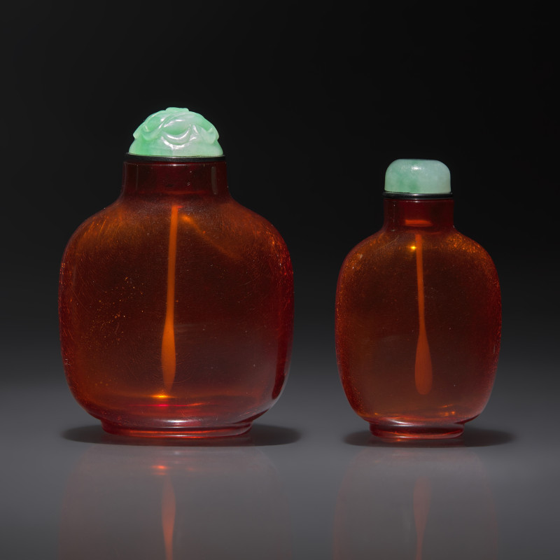 清中期 琥珀鼻煙壺兩支 | Two Chinese Amber Snuff Bottles, Qing Dynasty, 18th Century - 图1