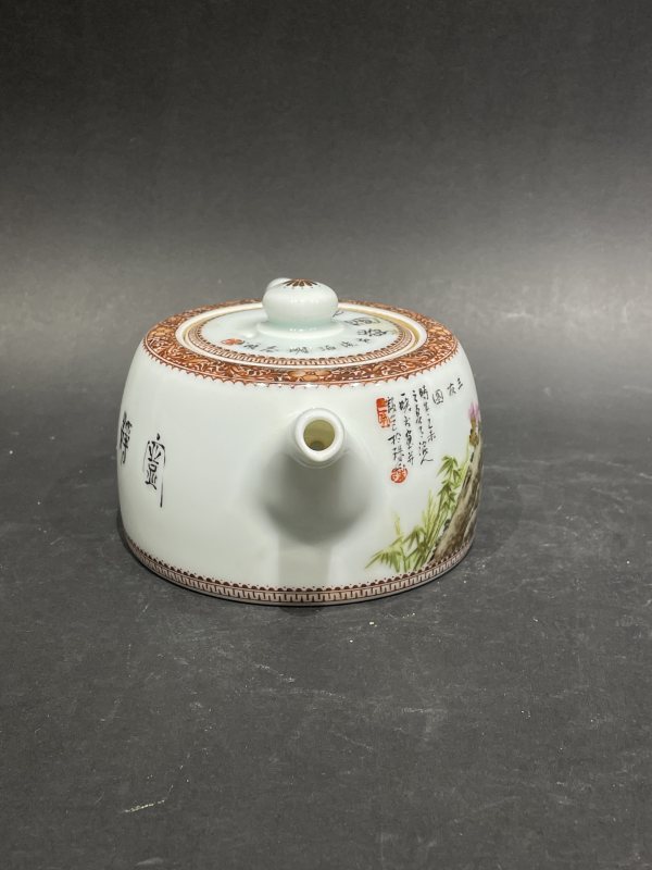 当代施晓雯粉彩山水诗文茶壶 - 图4