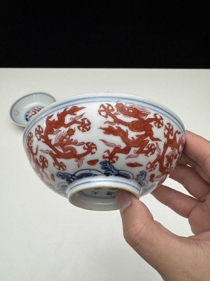 明万历 青花矾红彩海水云龙纹浅碗一对 - 图8