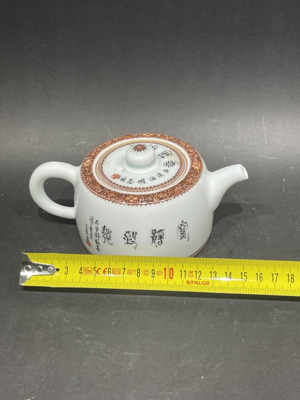当代施晓雯粉彩山水诗文茶壶 - 图15