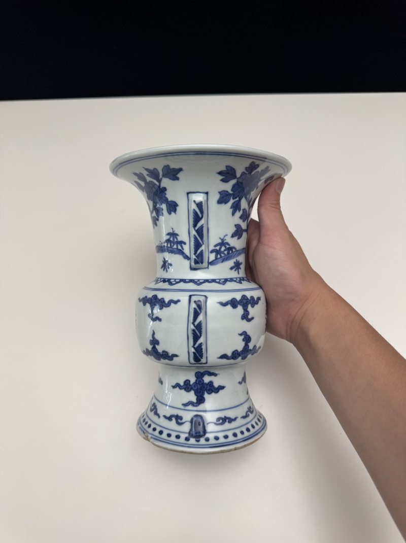 明万历 青花花卉纹出戟花觚 - 图6