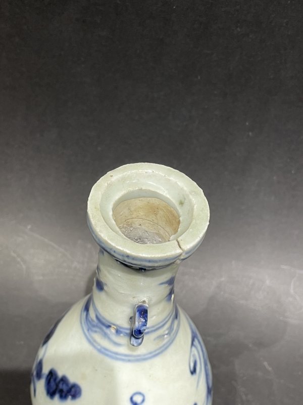青花花卉纹双耳瓶 - 图5
