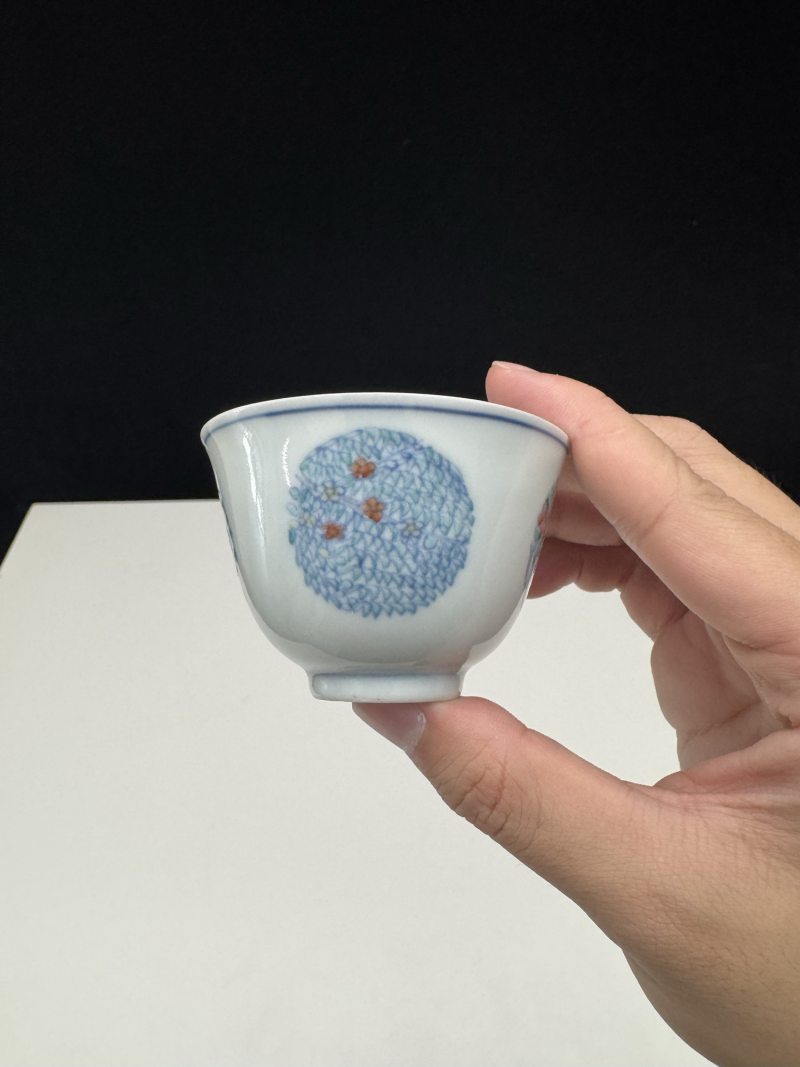 清康熙-雍正 仿成窑斗彩团花花鸟纹杯 （一对） - 图11
