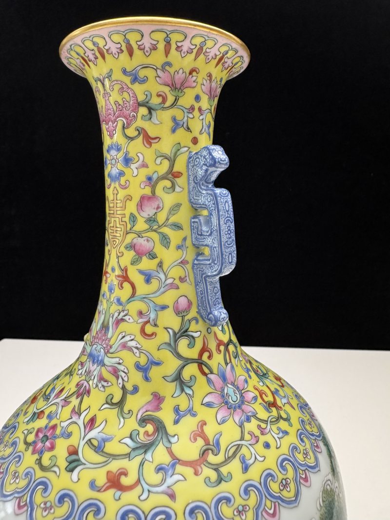 清嘉庆 黄地洋彩福寿连连群仙祝寿图螭耳瓶 - 图20