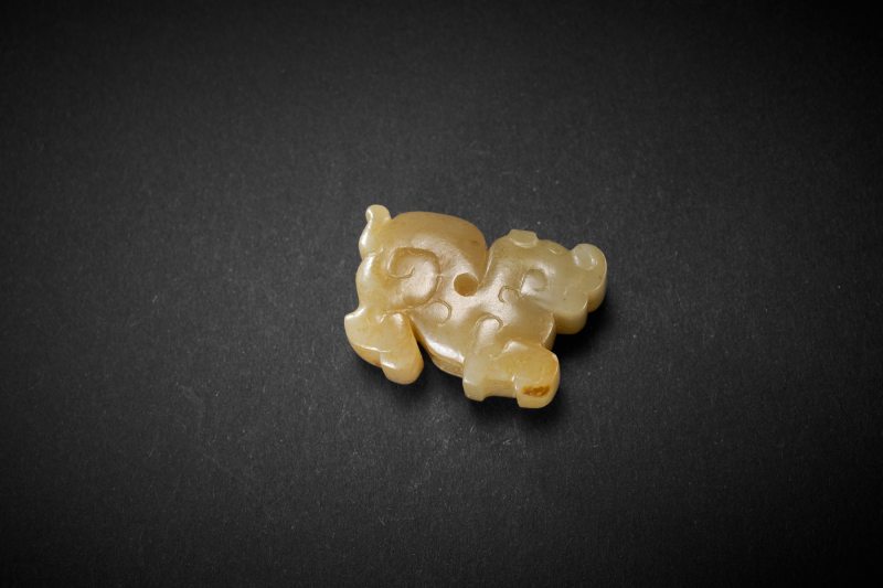 明 青白玉虎形珮 - 图9