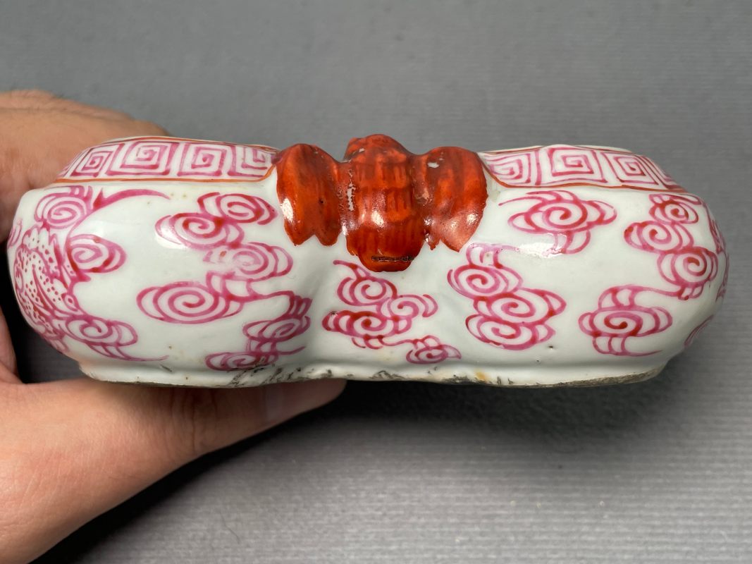 清中期 胭脂红彩云蝠纹灵芝形水盂 - 图4