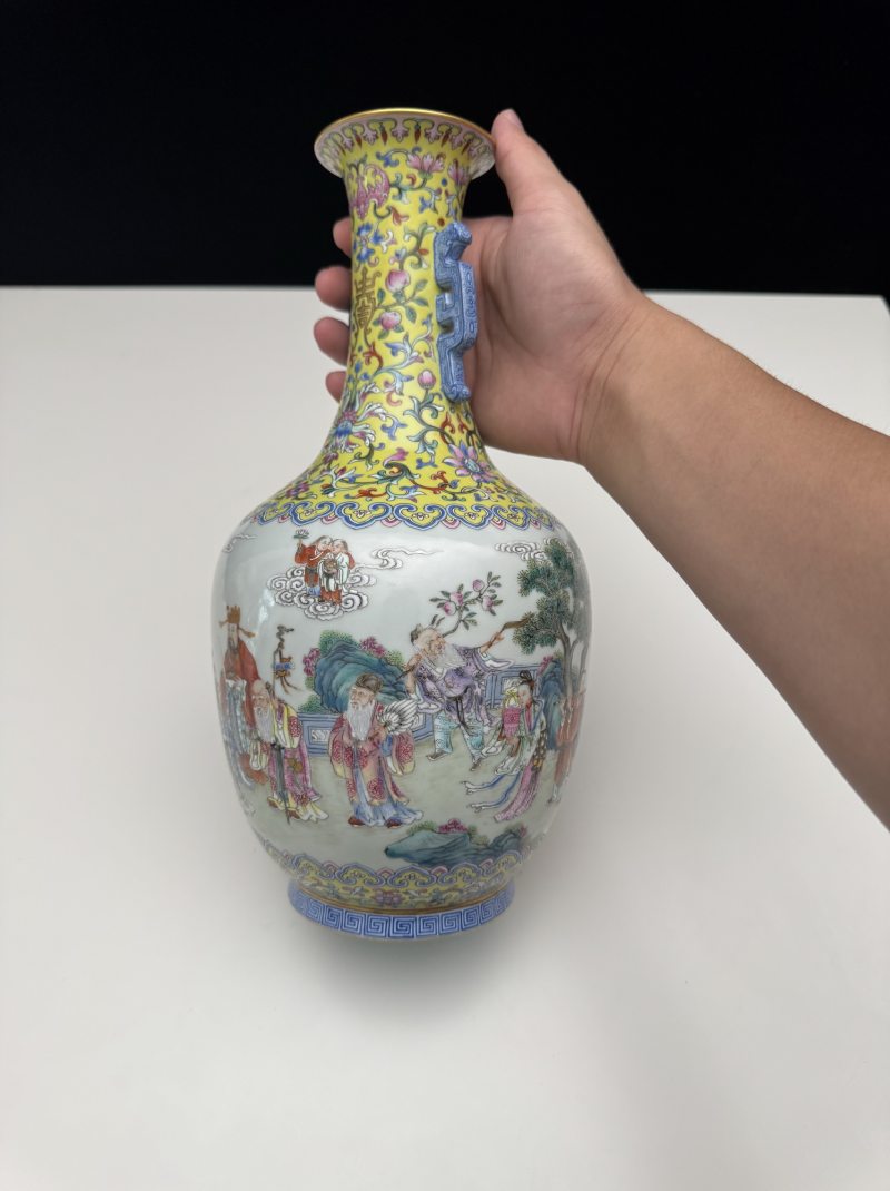清嘉庆 黄地洋彩福寿连连群仙祝寿图螭耳瓶 - 图7