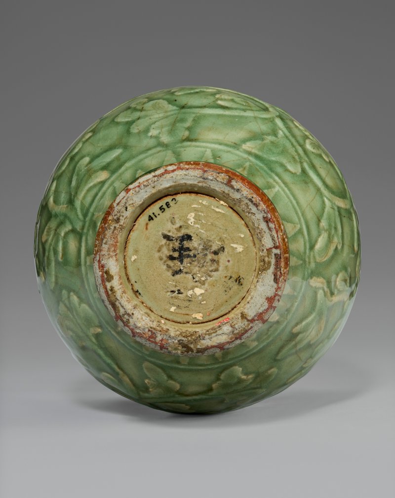 中國 明 龍泉窯青釉刻花梅瓶  CHINA, MING DYNASTY (1368-1644) - 图3