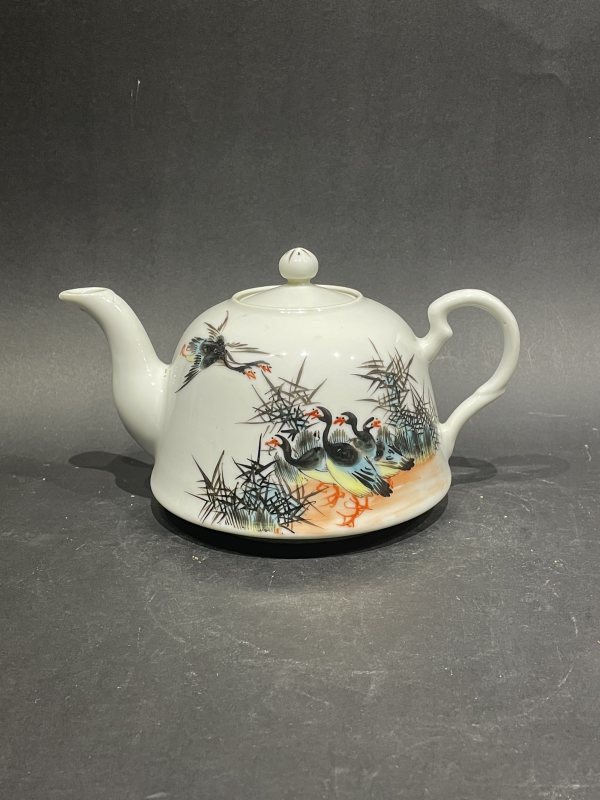 民国 新粉彩花鸟纹茶壶