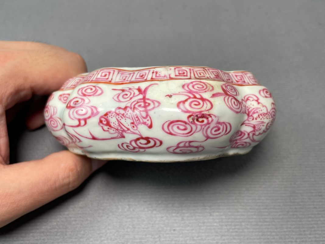 清中期 胭脂红彩云蝠纹灵芝形水盂 - 图5
