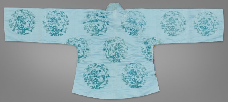 中國 清十九世紀 淺藍漳絨花蝶紋常服袍  CHINA, 19TH CENTURY - 图2