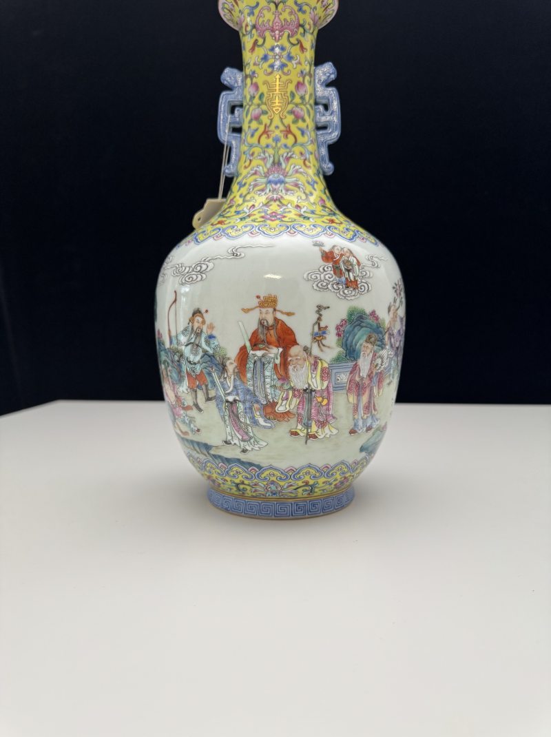 清嘉庆 黄地洋彩福寿连连群仙祝寿图螭耳瓶 - 图21