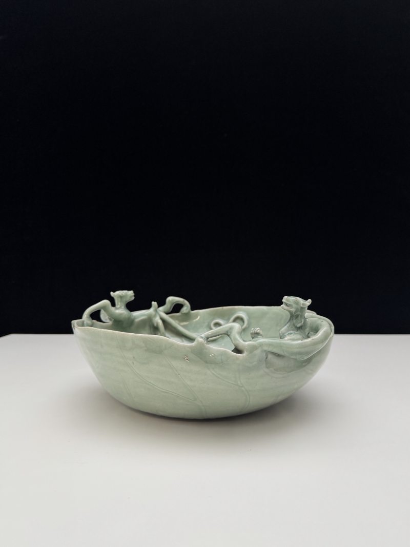 明 青釉荷叶形双龙花口洗 - 图3