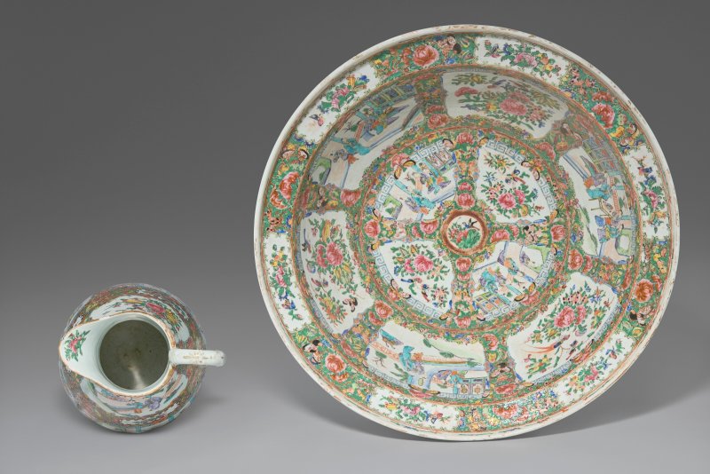 中國 清十九世紀 粉彩水注及盆  CHINA, 19TH CENTURY - 图2