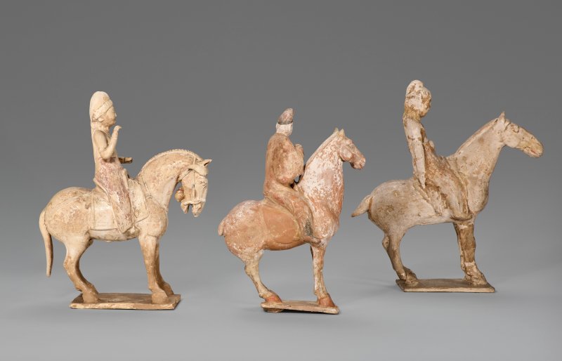 中國 唐 彩繪騎馬俑三件  CHINA, TANG DYNASTY (AD 618-907) - 图3