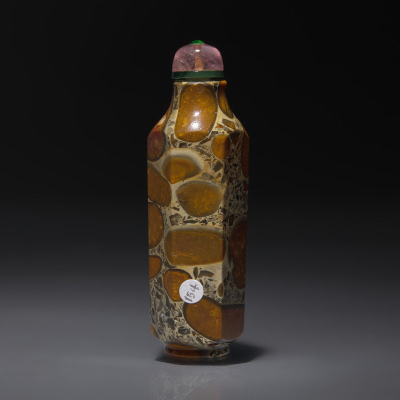 1750–1860年 抱子石磨棱六方鼻煙壺 | An Unusual Chinese Hexagonal Puddingstone Snuff Bottle, Qing Dynasty, Circa 1750-1860 - 图2