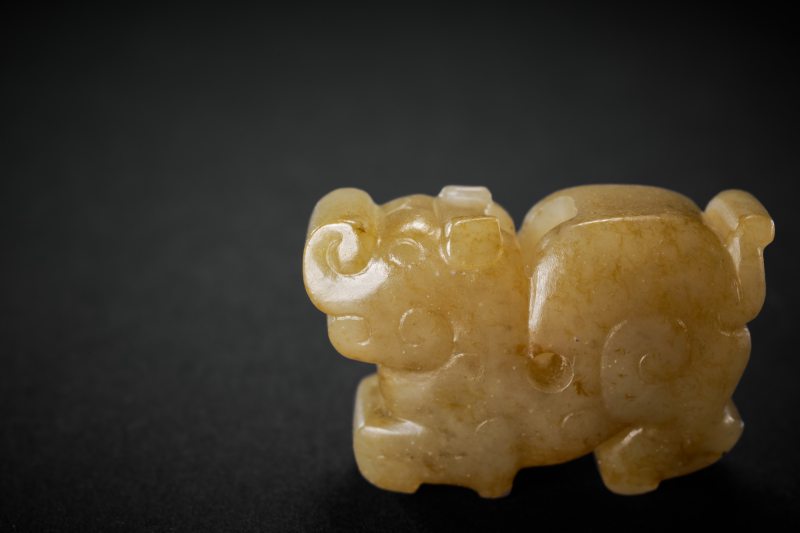 明 青白玉虎形珮 - 图11
