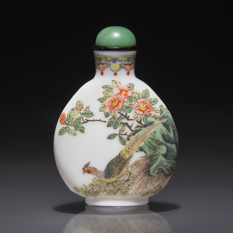 1767-1850年 白料胎畫琺瑯喜上眉梢圖鼻煙壺 | A Chinese Enameled Glass Snuff Bottle, Qing Dynasty, Circa 1767-1850 - 图2