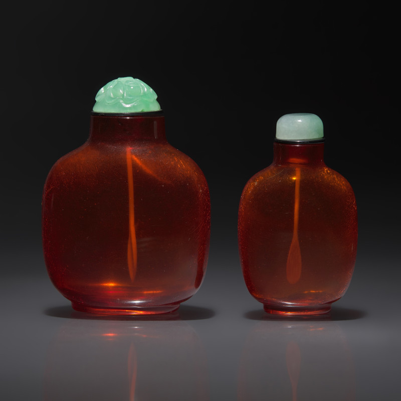 清中期 琥珀鼻煙壺兩支 | Two Chinese Amber Snuff Bottles, Qing Dynasty, 18th Century - 图2