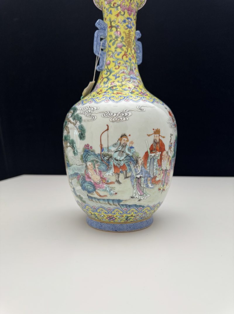 清嘉庆 黄地洋彩福寿连连群仙祝寿图螭耳瓶 - 图22