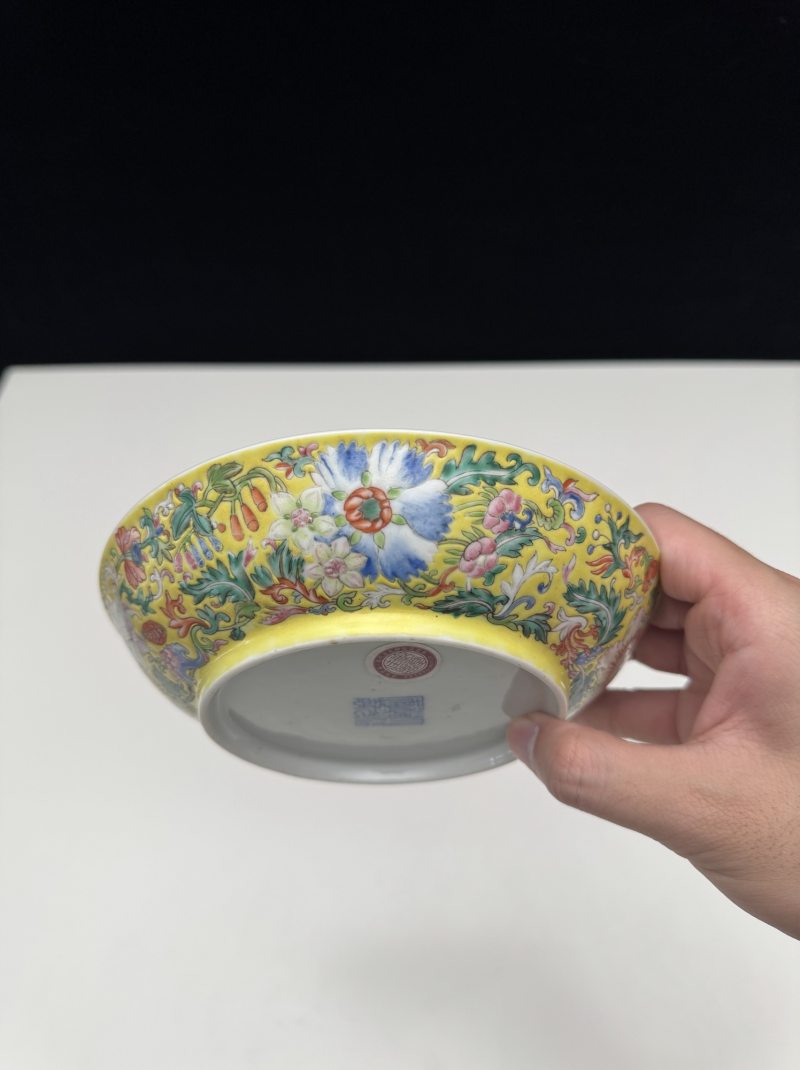 清道光 御窑黄地洋彩缠枝花卉五福纹盘 - 图6