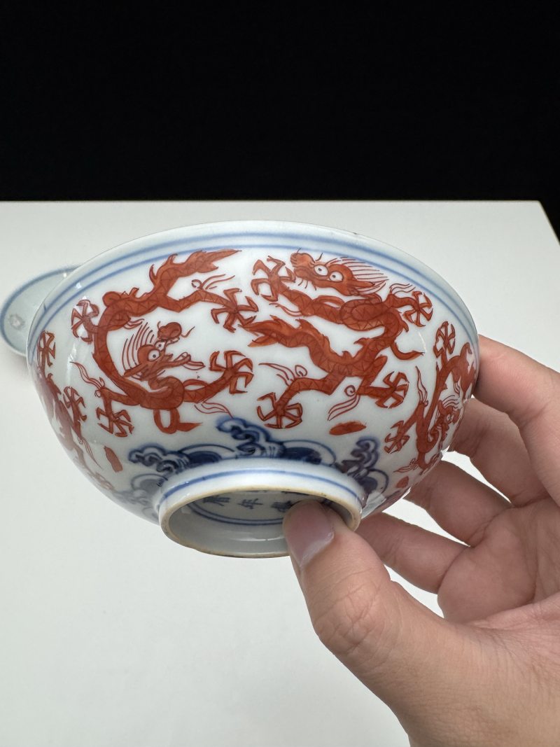 明万历 青花矾红彩海水云龙纹浅碗一对 - 图9