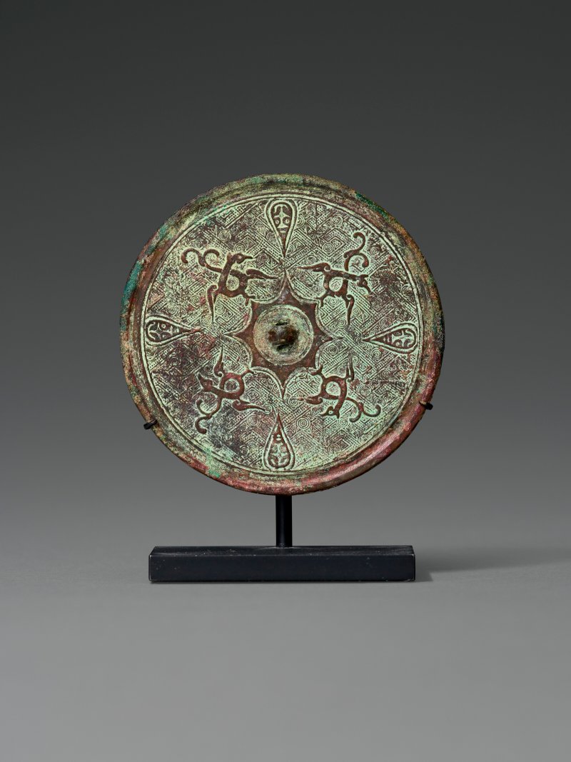中國 戰國 公元前三世紀 鳳紋小銅鏡  CHINA, WARRING STATES PERIOD, 3RD CENTURY BC
