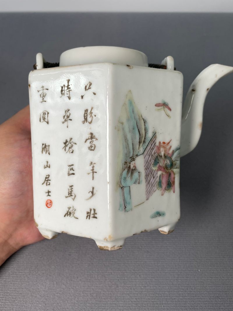 清同治 粉彩郭子仪封王拜相诗文六方提梁壶 - 图3