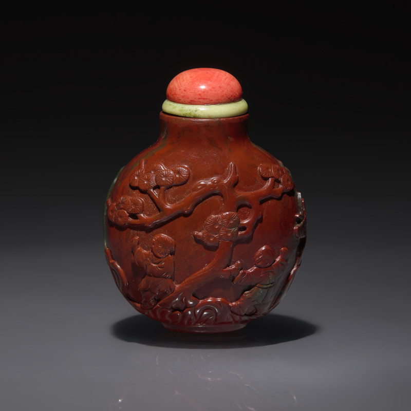 1820–1880年 羊肝瑪瑙雕童子圖鼻煙壺 | A Chinese Carved Jasper Snuff Bottle, Qing Dynasty, Circa 1820-1880 - 图1