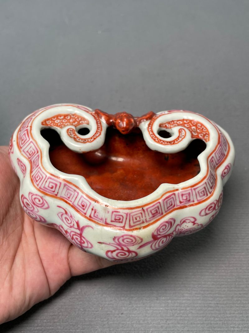 清中期 胭脂红彩云蝠纹灵芝形水盂 - 图7