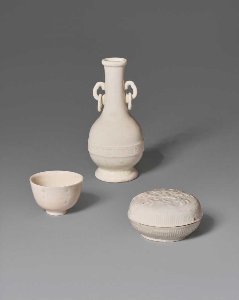 中國 十七世紀 德化白釉瓷器三件  CHINA, 17TH CENTURY - 图1